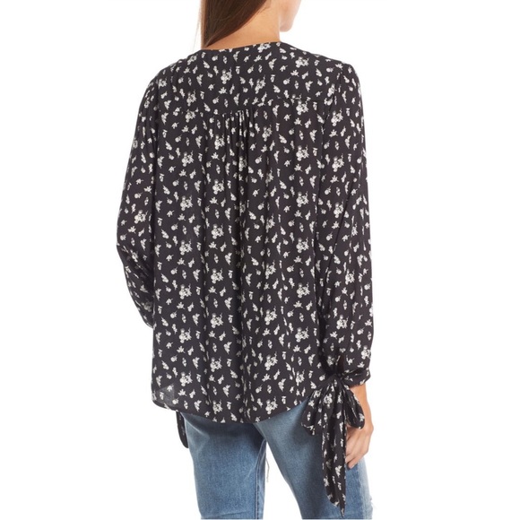 Hinge Long Tie-Sleeved Blouse - Picture 4 of 10